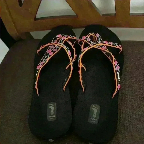 Teva Sandals size, used like a new, great for for relaxing summer looks - Picture 5 of 8